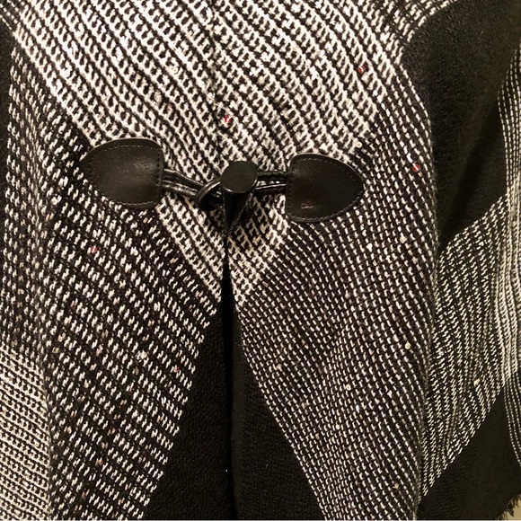 Toggle button long poncho - Picture 6 of 6